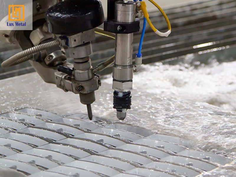 Công nghệ cắt inox bằng tia nước (waterjet) không gây biến dạng nhiệt