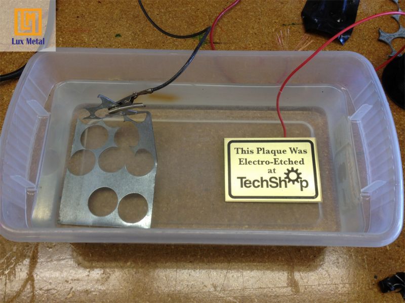 Phương pháp ăn mòn điện hóa tạo hoa văn trên bề mặt inox