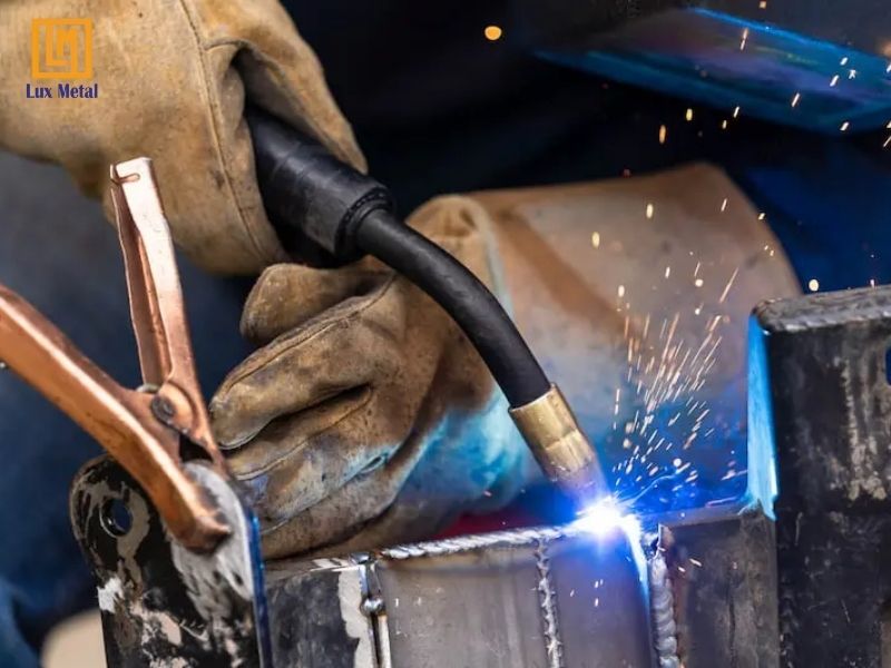 Kỹ thuật hàn MIG inox trong môi trường công nghiệp với khí bảo vệ
