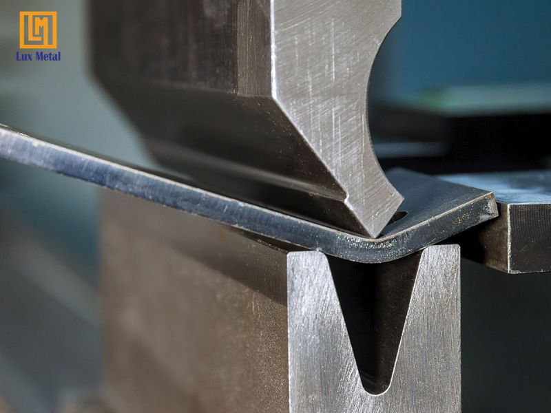 Xưởng gia công chấn dập inox Lux Metal tại TPHCM