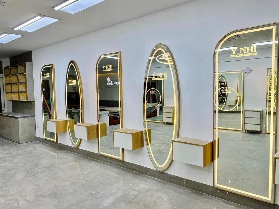 Gương toàn thân khung inox tạo điểm nhấn cho không gian