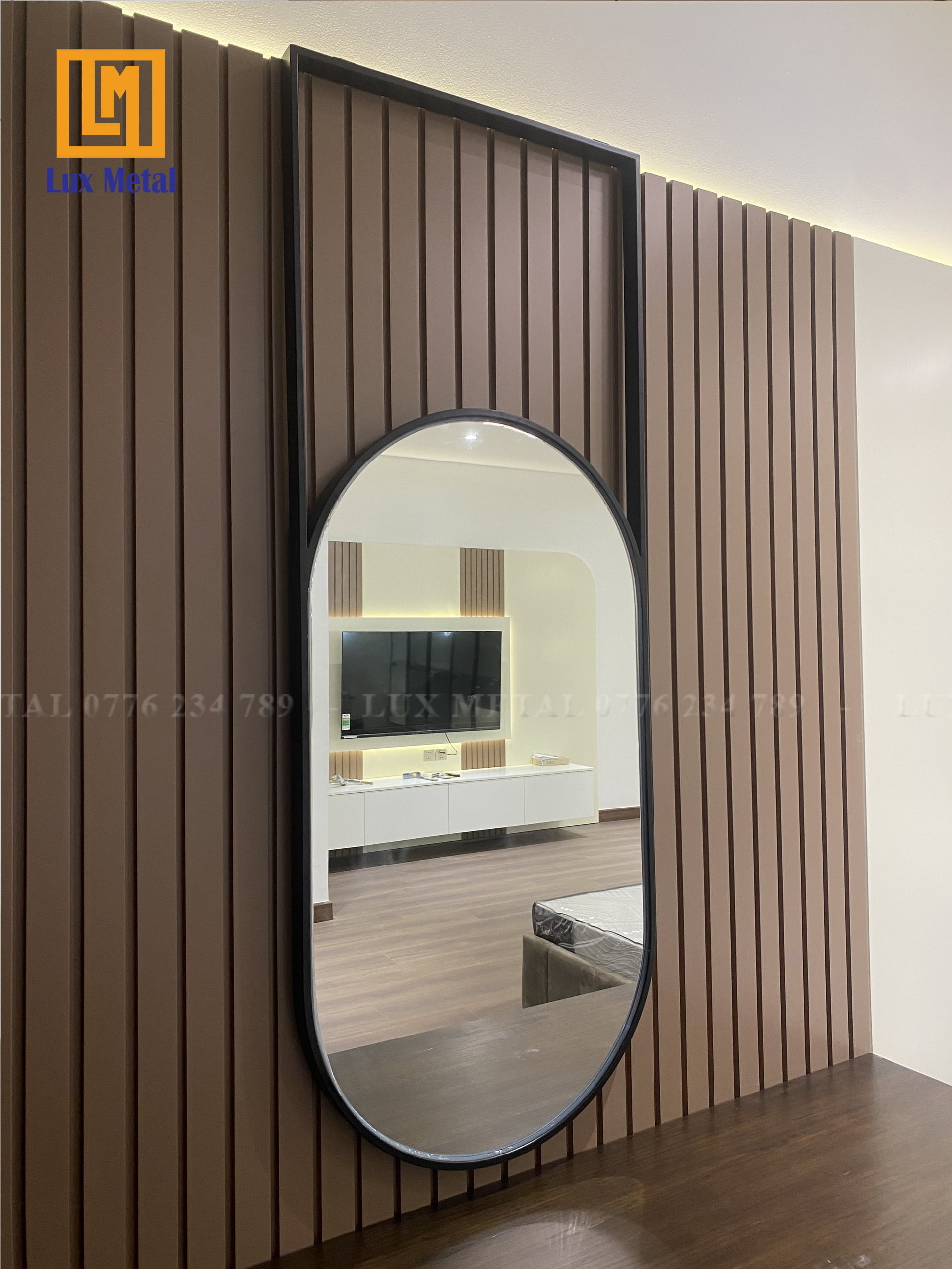 Gương viền inox đen cho bàn trang điểm