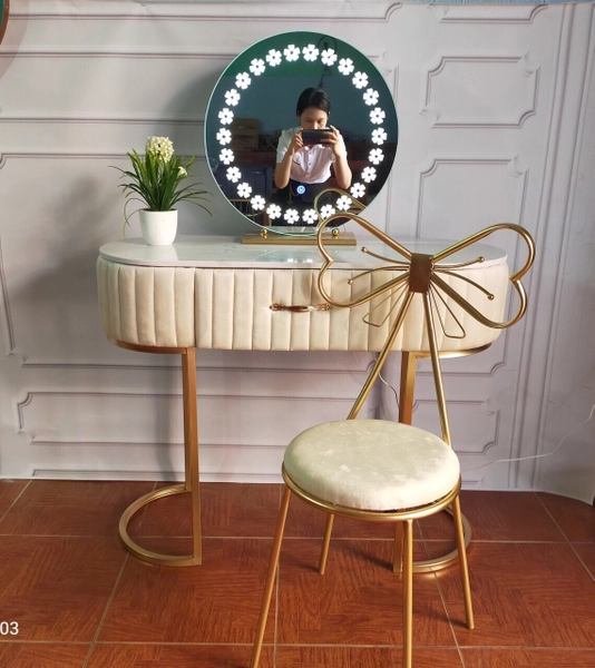 Gương bàn trang điểm nghệ thuật