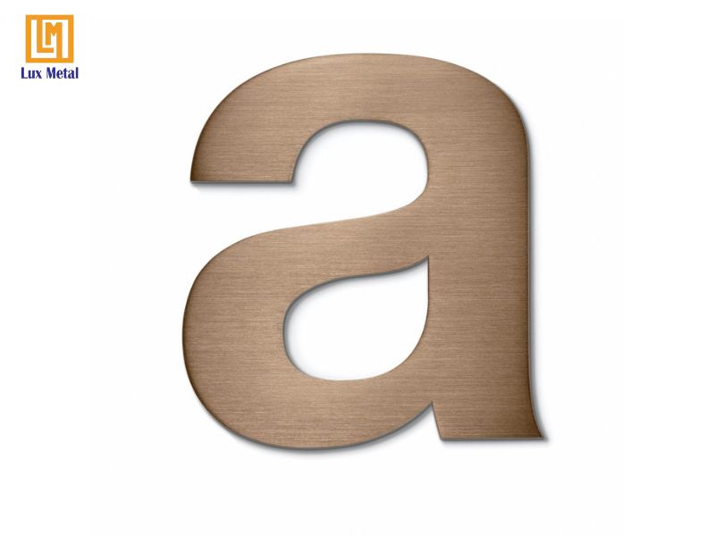 Chữ inox mạ đồng xước với bề mặt vân đẹp mắt