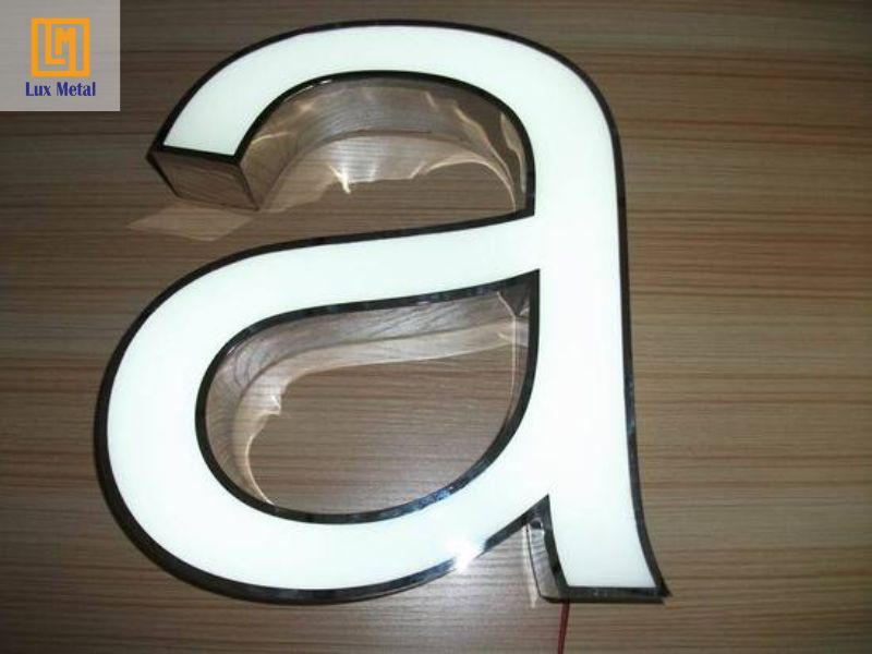 Chữ inox sáng mặt với LED và mica xuyên sáng hiện đại