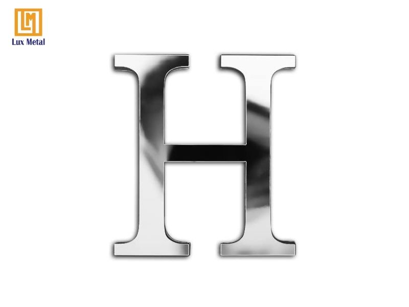 Chữ inox trắng gương 8K phản chiếu ánh sáng