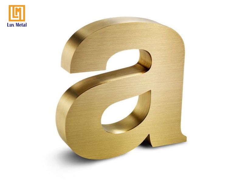 Chữ inox vàng xước với đường vân tinh tế sang trọng