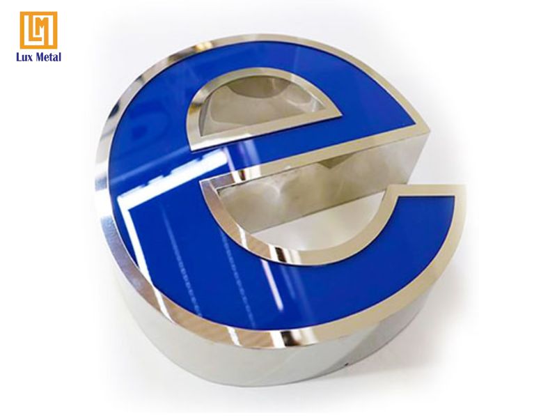 Chữ inox mạ màu xanh dương thanh lịch cho spa