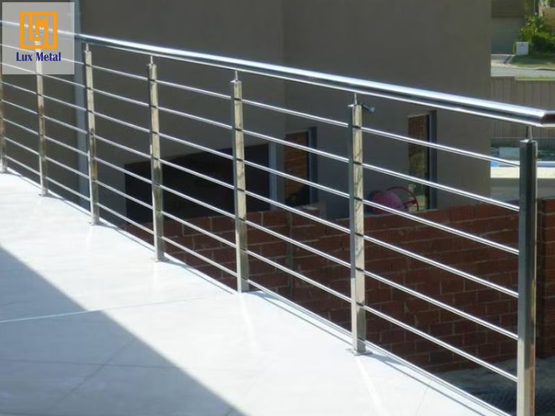 Lan can inox chắc chắn, đảm bảo an toàn và thẩm mỹ