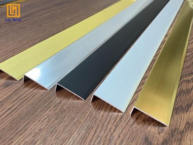 Nẹp inox chữ L bảo vệ góc cạnh và bậc cầu thang