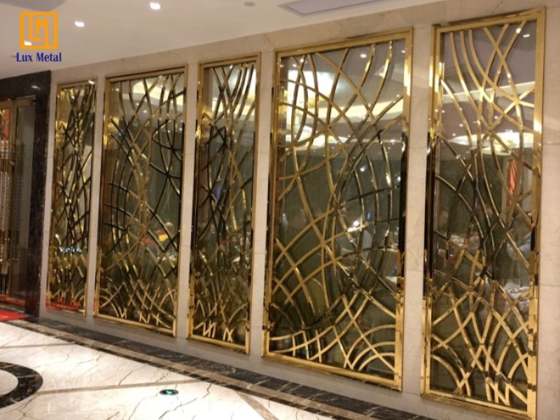 Tấm ốp inox mạ vàng trang trí khách sạn cao cấp