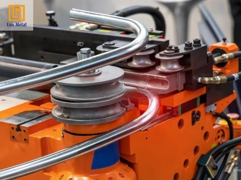 Lux Metal nhận gia công uốn inox theo yêu cầu tại TPHCM