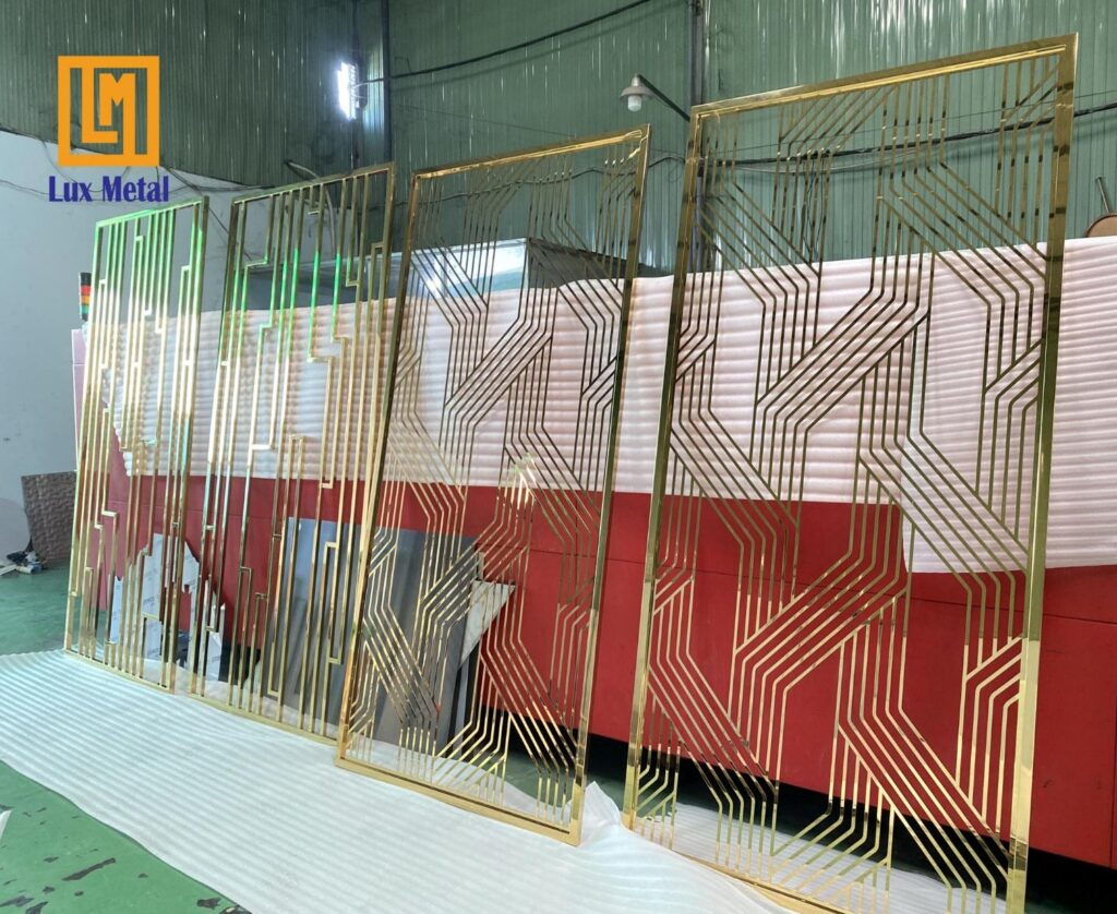 Khung inox mạ vàng